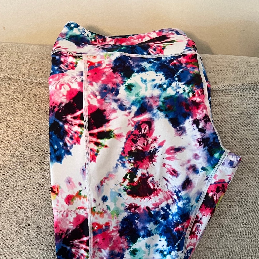 Constantly Varied Gear (CVG) Size Large Capri Leggings - Tie Dye